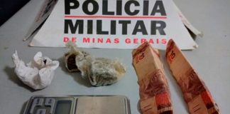 Atitude suspeita de jovens levam Polícia Militar a realizar busca em casa e prender rapaz com maconha, balança de precisão e dinheiro, em Patos de Minas