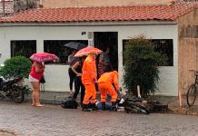 Motociclista inabilitado avança “PARE” e deixa feridos em Patos de Minas