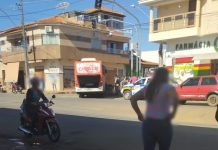 Ciclista fica ferido após acidente com micro-ônibus em Carmo do Paranaíba