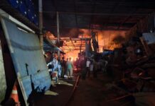 Incêndio atinge empresa de recicláveis e mobiliza bombeiros em Patos de Minas