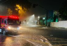 Corpo de bombeiros orienta motoristas sobre cuidados ao dirigir durante período chuvoso
