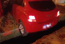 Motorista inabilitado cai em buraco após desrespeitar sinalização de obras em Carmo do Paranaíba