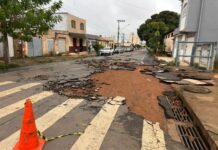 Tempestades causam alagamentos e prejuízos no centro de Carmo do Paranaíba