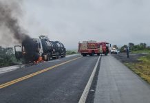 Criminosos rendem motorista e incendeiam carreta carregada com biodiesel na BR-262 em Ibiá