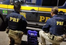 PRF prende homens com 20 barras de maconha em carro após tentativa de fuga na BR 365 em Patos de Minas