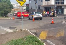 Jovem sofre fratura exposta e fica em estado grave após acidente entre duas motos em Patrocínio