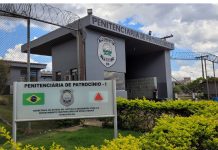 Celulares e armas artesanais são apreendidos em celas na penitenciária de Patrocínio