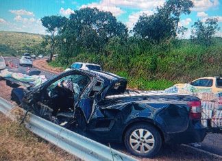 Motoristas ficam gravemente feridos em batida frontal de duas caminhonetes na MGC 462 em Patrocínio