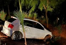 Suspeitos furtam carro, fazem manobras perigosas e abandonam veículo após acidente em Quintinos