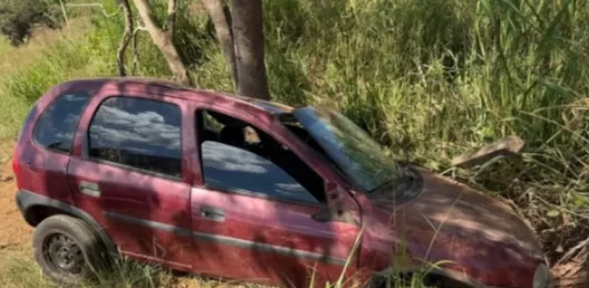 Homem de 26 anos é preso por dirigir embriagado após bater em árvore em Lagoa Formosa