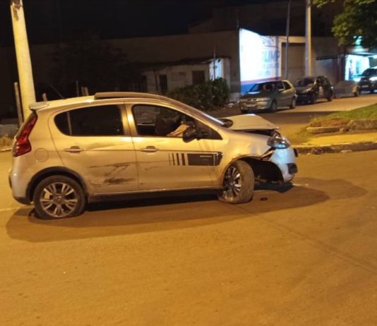 Motorista passa mal, perde o controle e bate carro em Carmo do Paranaíba