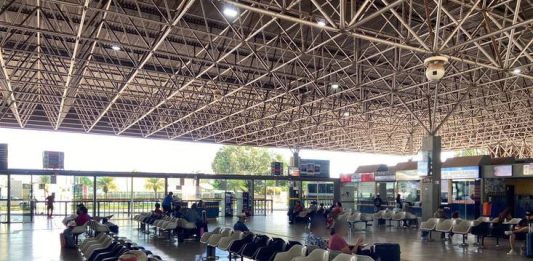 Homem é preso após tentar beijar à força funcionária de guichê na rodoviária em Patos de Minas