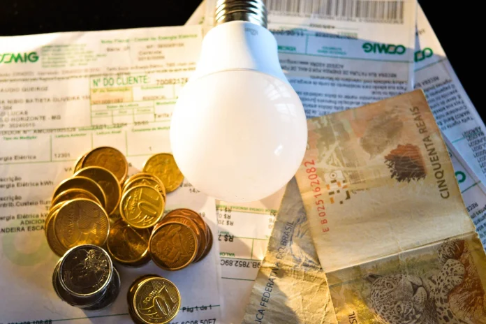 economia-negociacao-de-dividas-cemig-parcelamento-de-debitos-conta-de-luz-1714551717