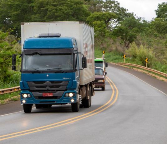 Rodovias mineiras têm restrição de circulação de veículos pesados no feriado do Dia do Trabalhador