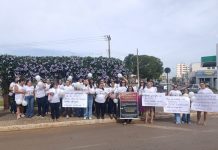 Educadoras infantis de Carmo do Paranaíba realizam nova manifestação cobrando pagamento do piso salarial