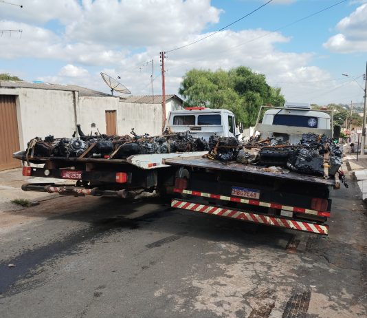 Operação do GAECO apreende 56 motores adulterados, armas e quase R$ 550 mil em Carmo do Paranaíba e cidades da região