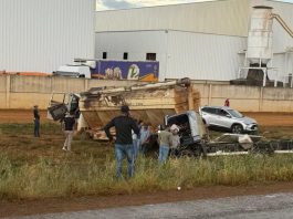 Acidente envolvendo dois caminhões e um carro deixa cinco feridos na BR-354 em Rio Paranaíba