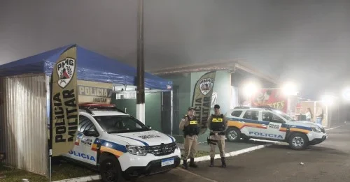 Polícia Militar cumpre mandado de prisão durante a Expo Serra 2026 em Serra do Salitre