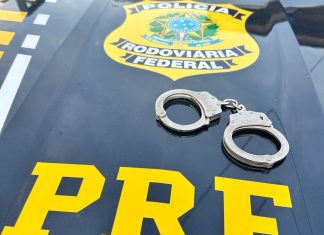 Foragido da Justiça por homicídio é preso durante abordagem da PRF na BR-365 em Patos de Minas