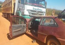 Acidente entre carreta carregada de milho e Gol deixa feridos em estrada rural de Patrocínio