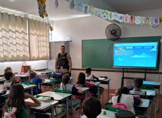 Polícia Militar realiza ação de aproximação com estudantes em escola de Rio Paranaíba