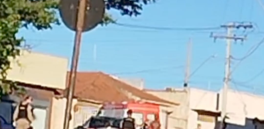 Homem em surto é contido com arma de choque após ameaçar pessoas em Carmo do Paranaíba
