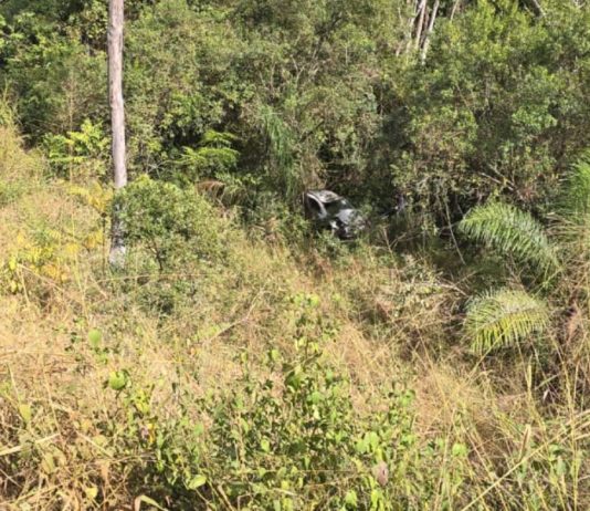 Veículo desce ribanceira de quase 200 metros na MGC 354 entre Patos de Minas e Presidente Olegário