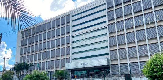 Mulher é condenada a oito anos de prisão por contratar empréstimos em nome da tia idosa sem autorização em Patos de Minas