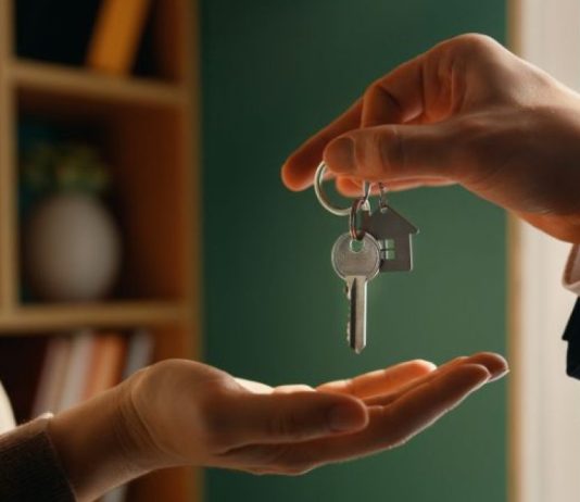 Golpes imobiliários crescem em Minas e especialistas orientam como evitar fraudes