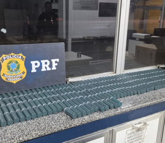 PRF apreende 600 kg de pólvora clandestina em caminhão na BR-262 em Bom Despacho