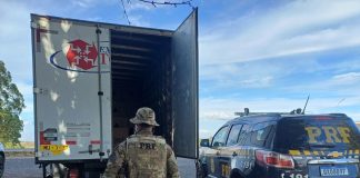 Polícia Rodoviária Federal apreende cerca de 75 mil maços de cigarros contrabandeados com destino a Patos de Minas
