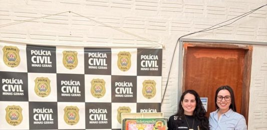 OAB de Carmo do Paranaíba entrega brinquedos para Sala de Acolhimento da Polícia Civil