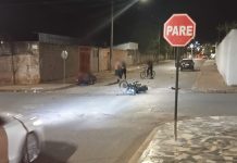 Motociclista fica gravemente ferido após colisão com carro em Carmo do Paranaíba