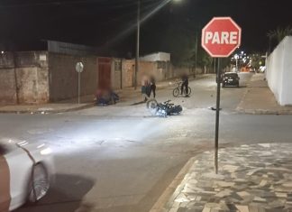 Motociclista fica gravemente ferido após colisão com carro em Carmo do Paranaíba