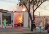 Incêndio atinge garagem de residência no bairro Amazonas em Carmo do Paranaíba