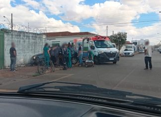 Motorista avança parada obrigatória e provoca acidente no Centro de Carmo do Paranaíba